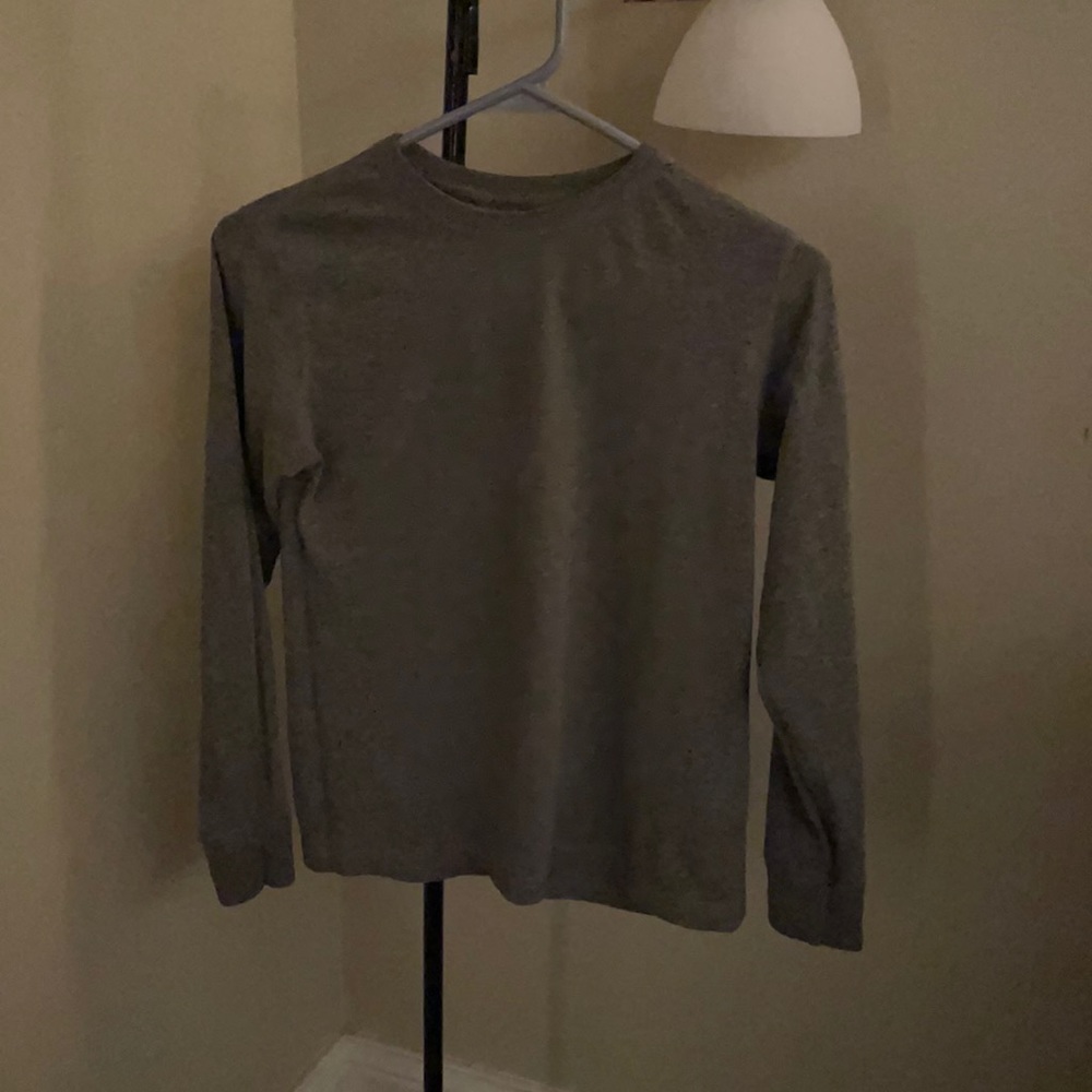 Gray long sleeve shirt